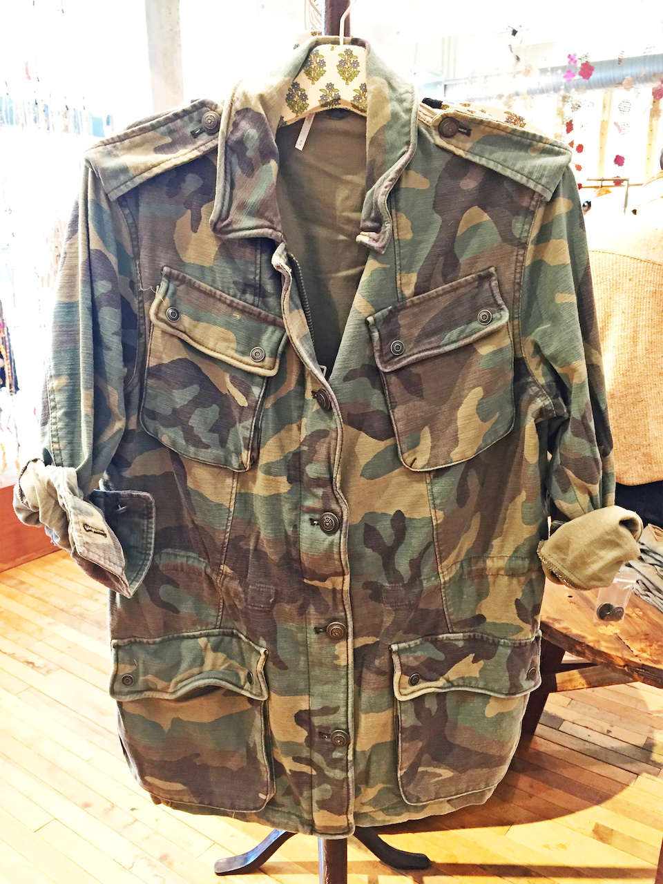 Such a cool look in fall or spring! Styleblueprint atlanta september finds fatigue jacket