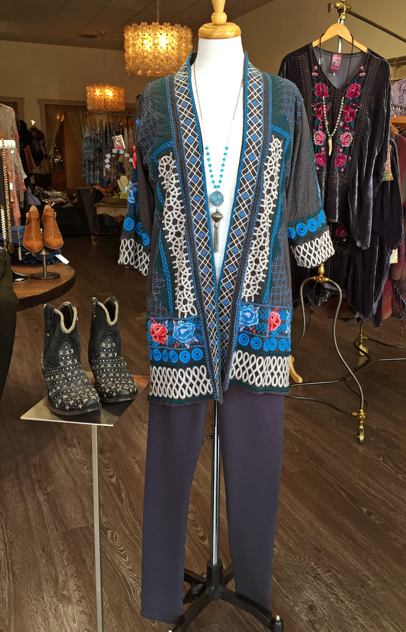 We love how this kimono doesn't billow out but stays close to the body. Tryst Boutique styleblueprint atlanta