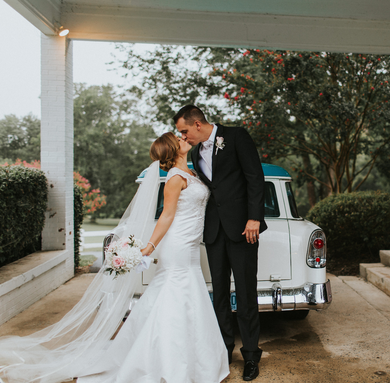 The new Mr. and Mrs. Justin Murdock! Murdock Wedding|styleblueprint.com