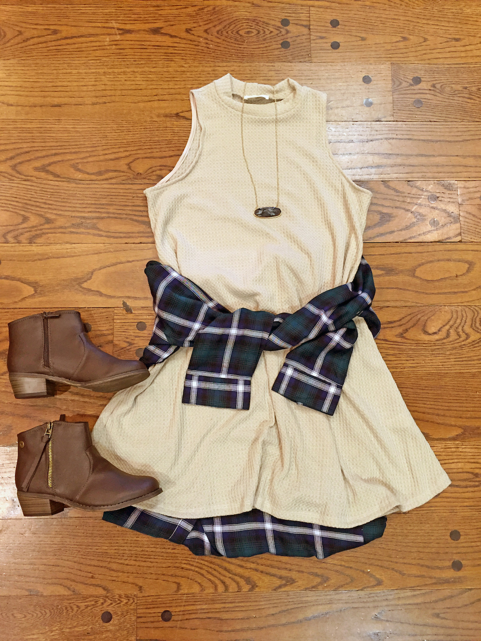 Flannel pays homage to October's crispy weather Honey & Hazel Boutique styleblueprint atlanta