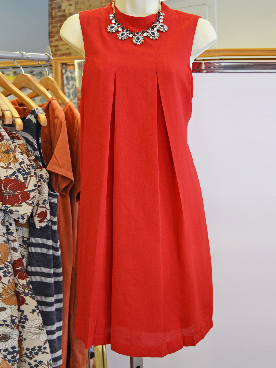 This dress is flattering and timeless. What to wear to events in Louisville in October