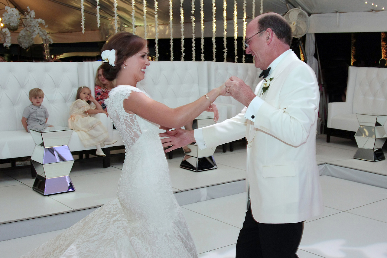 Bryson and her father danced to "Butterfly Kisses" by Bob Carlisle. Bryson and her father danced to "Butterfly Kisses" by Bob Carlisle.