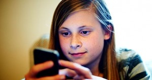 The stimulation of screens suppress the rise of the hormone melatonin in the bloodstream, so children don’t feel sleepy and can’t fall asleep according to their natural rhythms, which affects children’s ability to function and emotional regulation. The stimulation of screens suppress the rise of the hormone melatonin in the bloodstream, so children don’t feel sleepy and can’t fall asleep according to their natural rhythms, which affects children’s ability to function and emotional regulation.