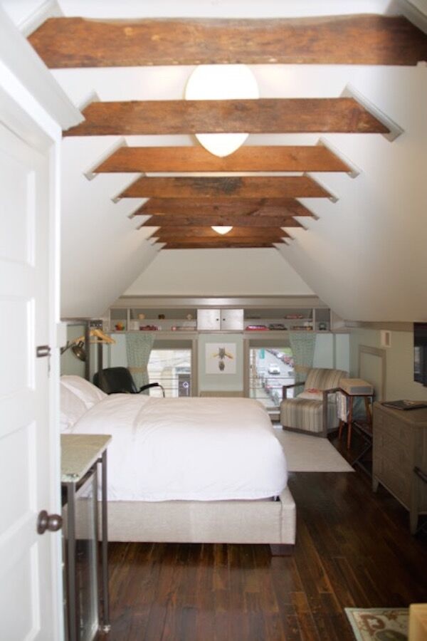 wooden beams in the ceiling and wood floors Gralehaus Bed and Beverage