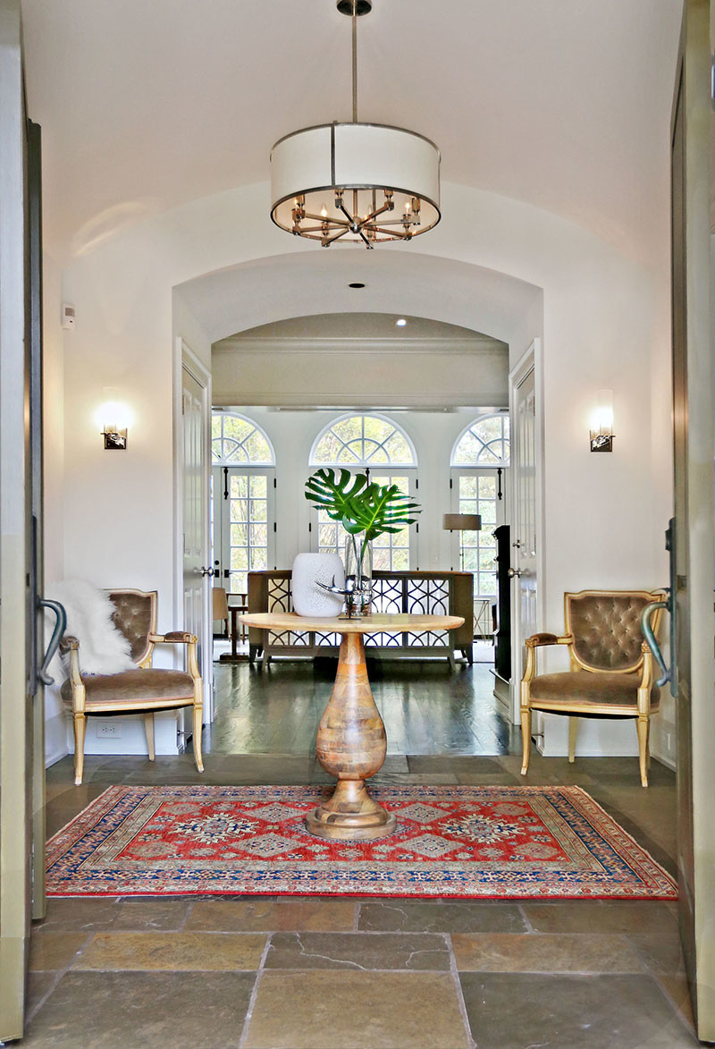 The entryway sets the tone for the rest of your home. StyleBlueprint Atlanta: Stephanie Andrews and Elisabeth Paulson