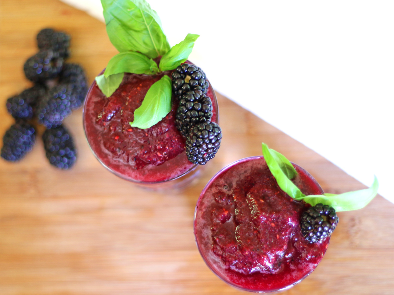 Make wine slushies that look as good as they taste! Make wine slushies that look as good as they taste! This red wine slushie recipe is delicious!