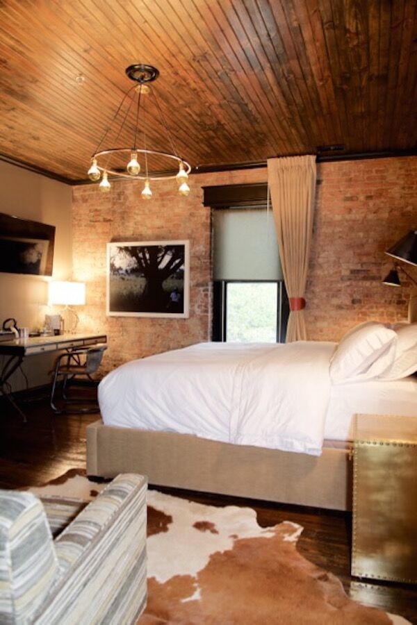 wood ceilings and exposed brick walls Gralehaus Bed & Beverage