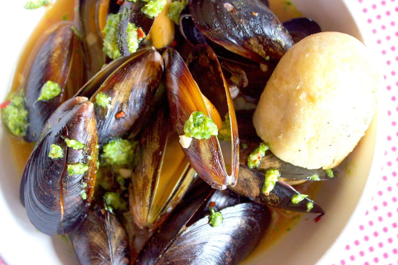 The mussels at Amici’ Cafe are served with dollops of pesto and warm garlic bread for dipping.