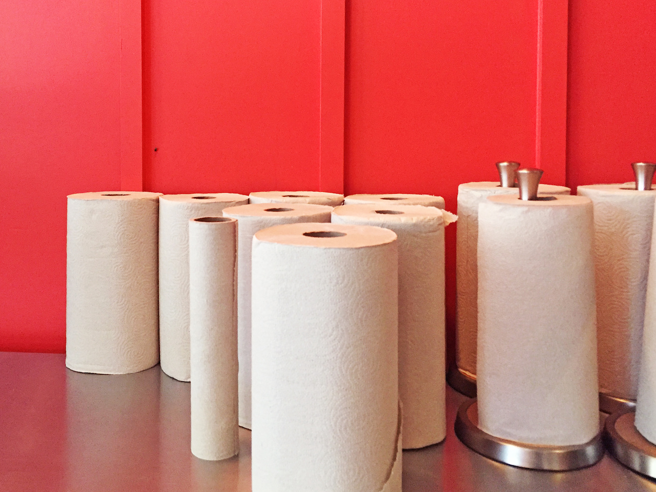 Communal paper towels are the mark of any drool-worthy barbecue or Southern soul food restaurant and Hattie B's definitely fits the bill! Communal paper towels are the mark of any drool-worthy barbecue or Southern soul food restaurant and Hattie B's definitely fits the bill!