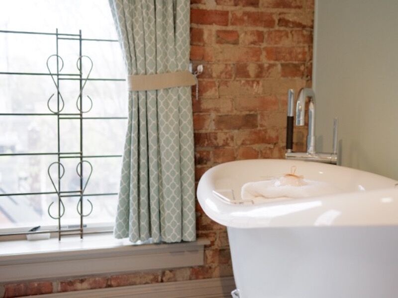 another soaker tub... Gralehaus Bed and Beverage