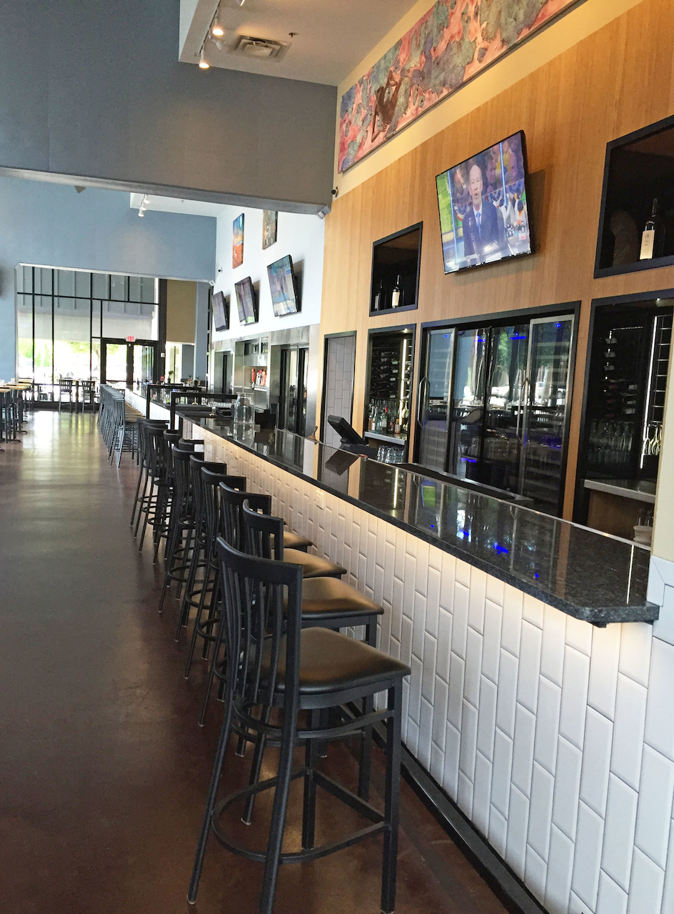 Lots of great food and drinks at Pauley's sb-atlanta-pauleys-bar.jpg
