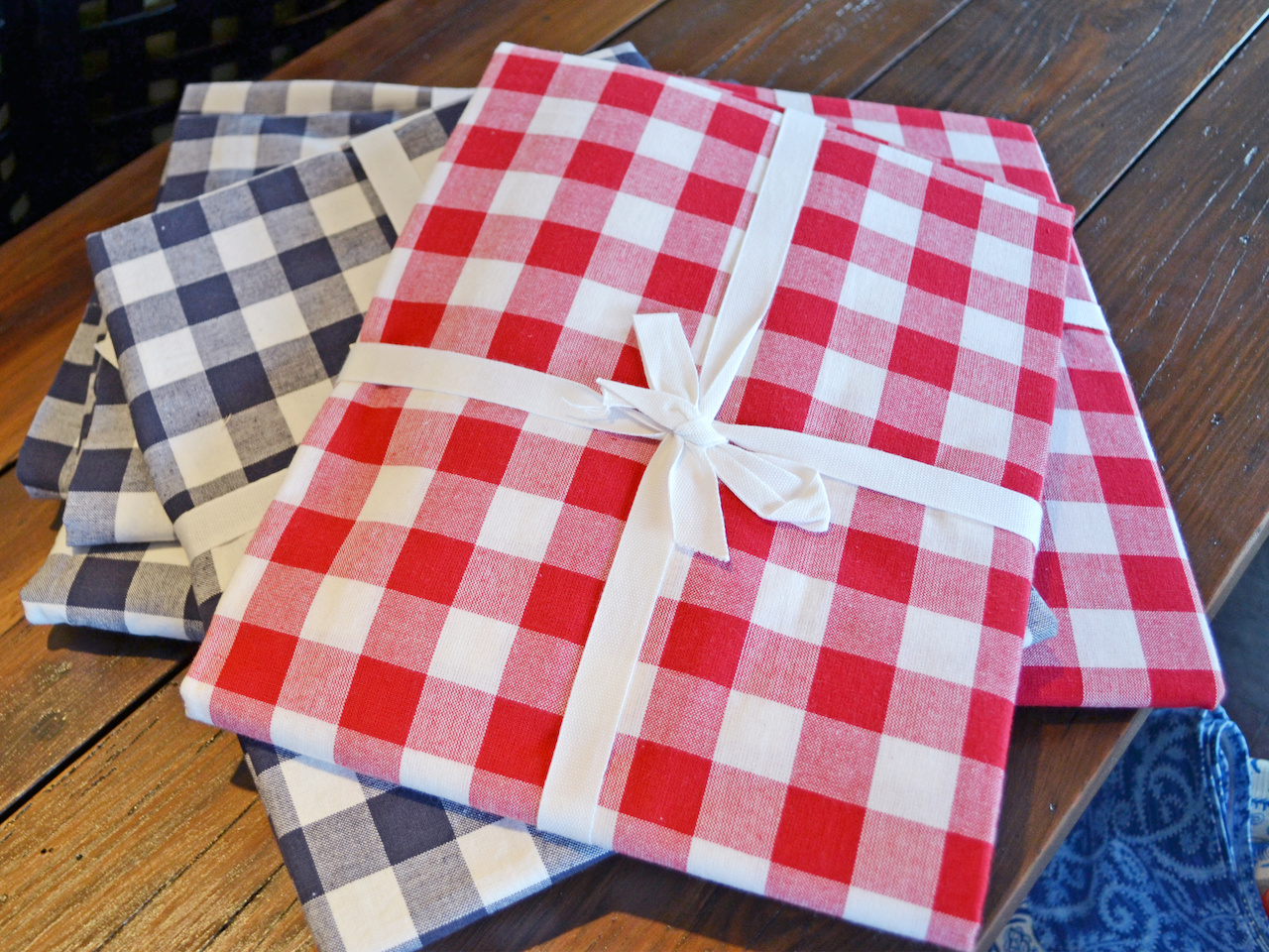 Nothing says summer table like these tablecloths Navy and red gingham tablecloths at Digs
