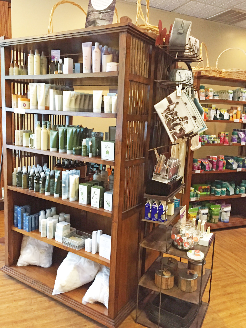 Besides services, Natural Body has a fairly substantial retail area. sb-atlanta-morningside-naturalbody.jpg