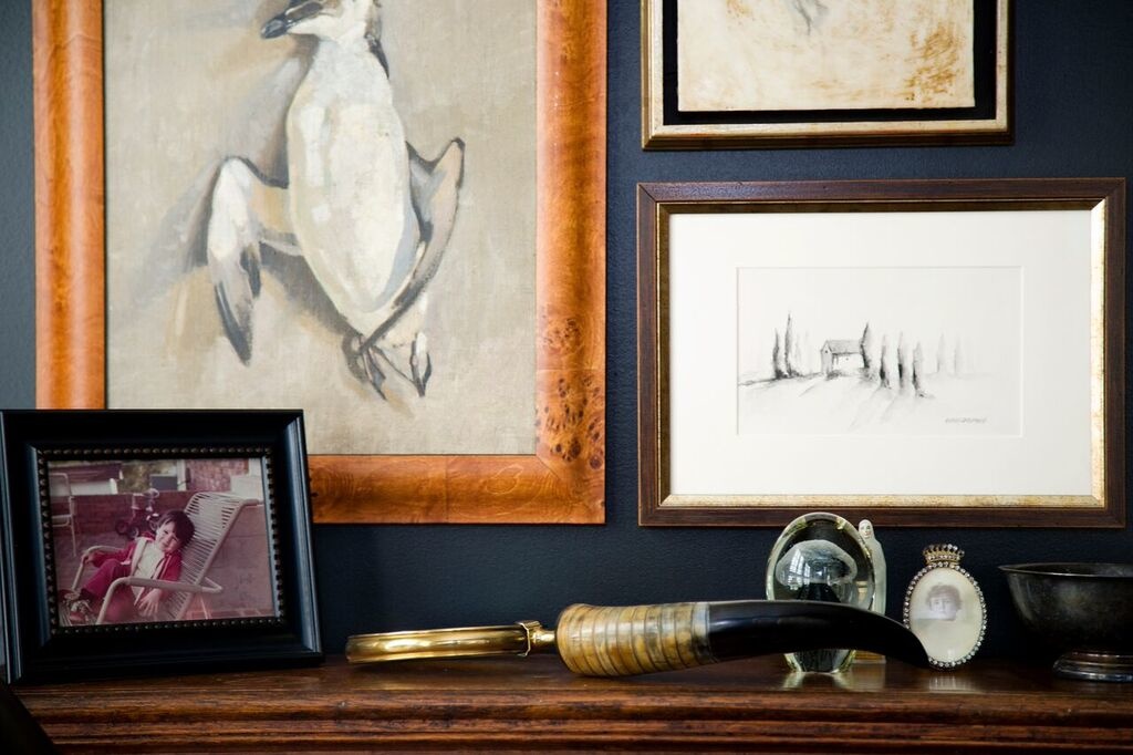 Natural materials look great against dramatic colors. StyleBlueprint Atlanta: Kate Hayes Midtown design