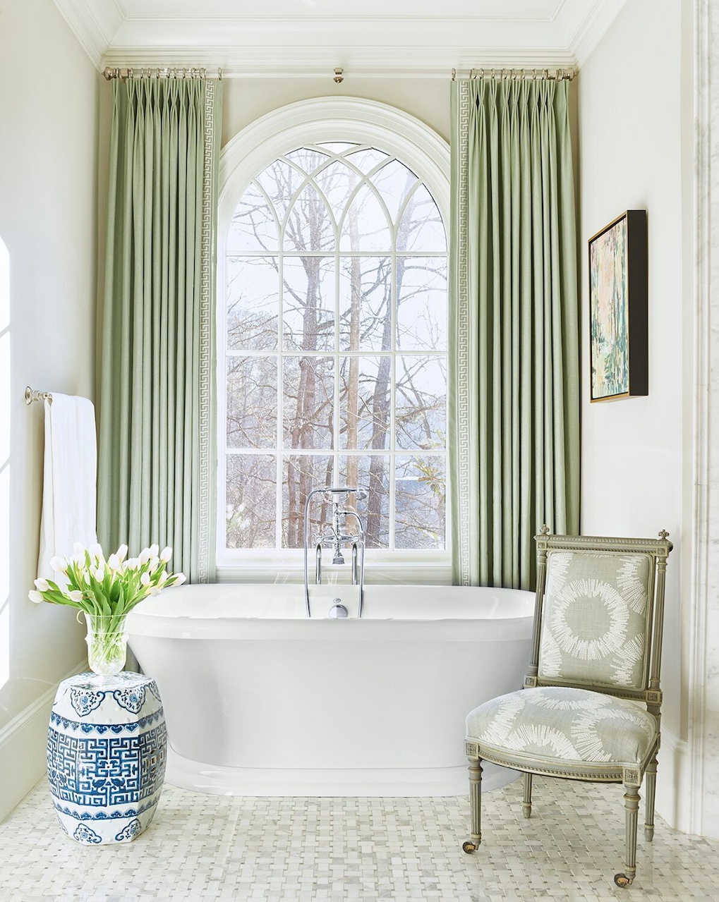 An abstract painting brings in even more color to the tub area. An abstract painting brings in even more color to the tub area.