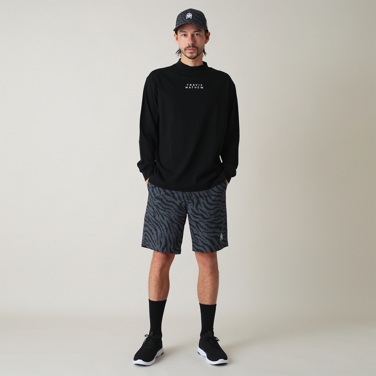 リラックスシルエット バックプリント モックネック(UNISEX)