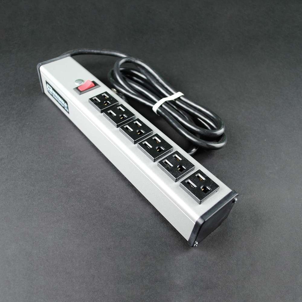 Wiremold 6-Outlet Plug-In Center Unit 120v/15a Lighted Switch 6-Outlet Power Strip