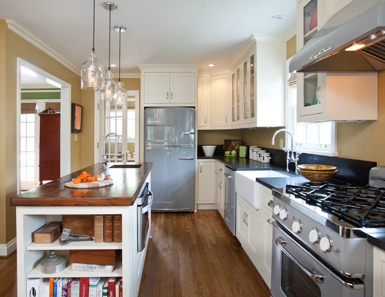The wood warms up the entire space. sb-atl-mowry-retro-kitchenoverall2.jpg