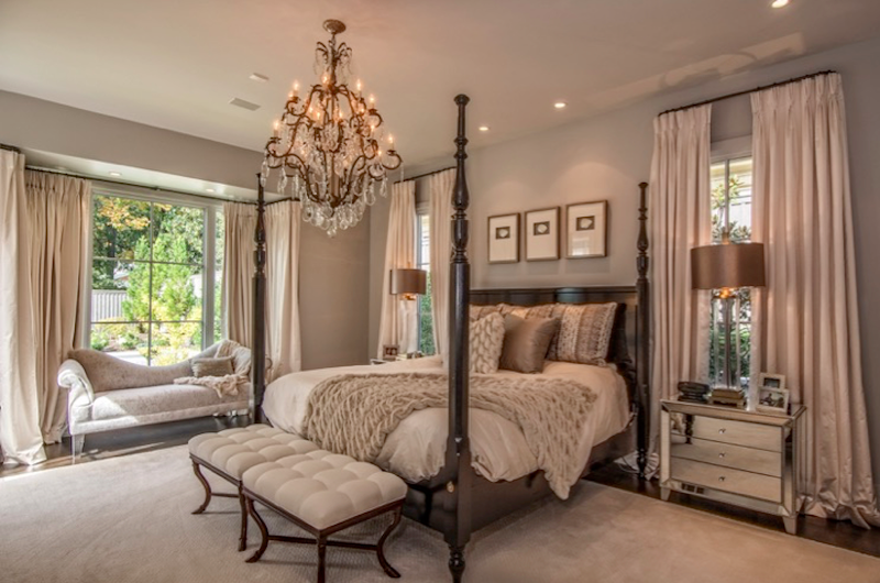 Leslie's residence and master bedroom. Image| Steve Roberts. Leslie's residence and master bedroom. Image| Steve Roberts.