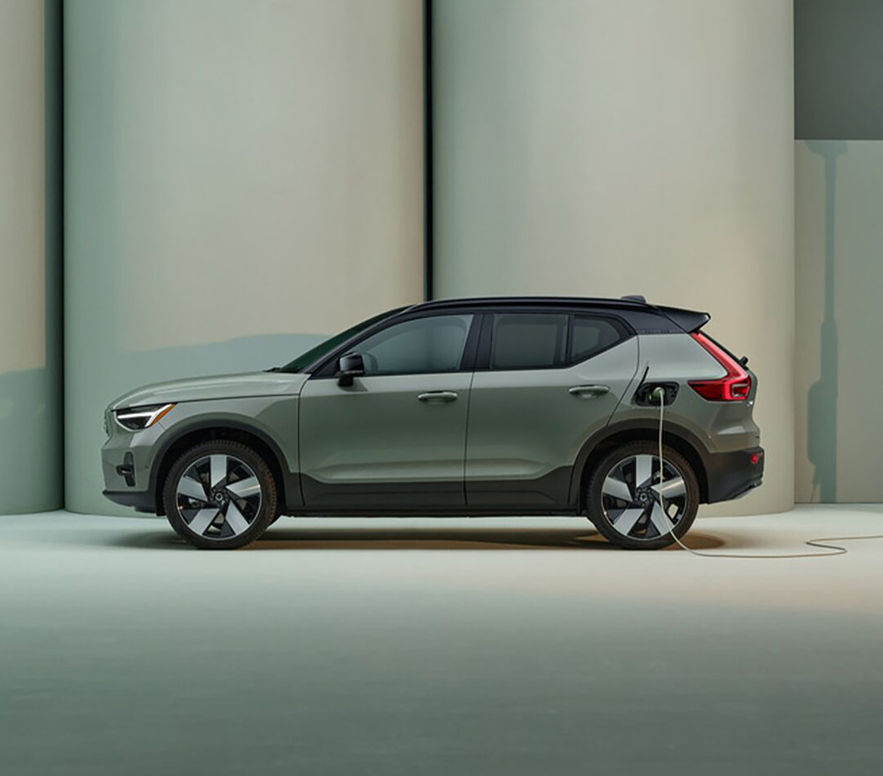 2024-Volvo-XC40Recharge-Plus-SUV