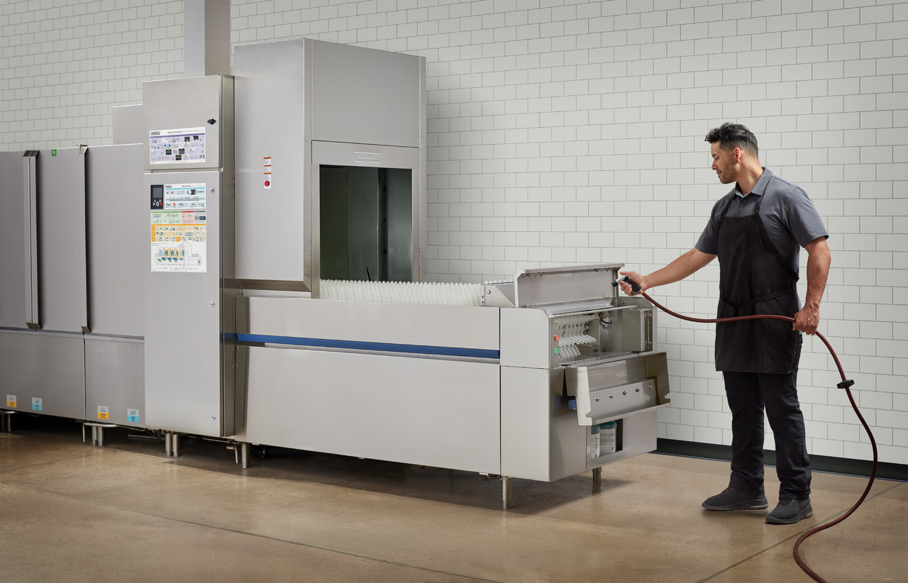 FT2000 Dishwasher Life-Style_UnloadPlatform-PanelsOpn 1Male-SprayDown .png