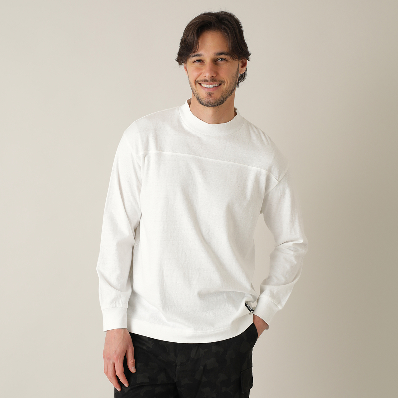 バックプリント長袖モックネック(MENS)