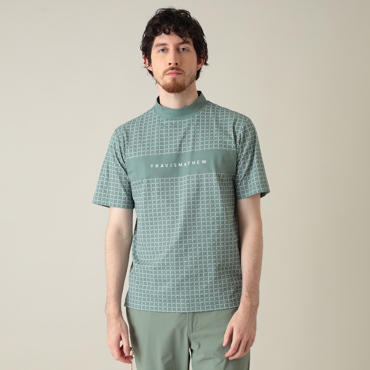 半袖チェストロゴプリントモックネック(MENS)