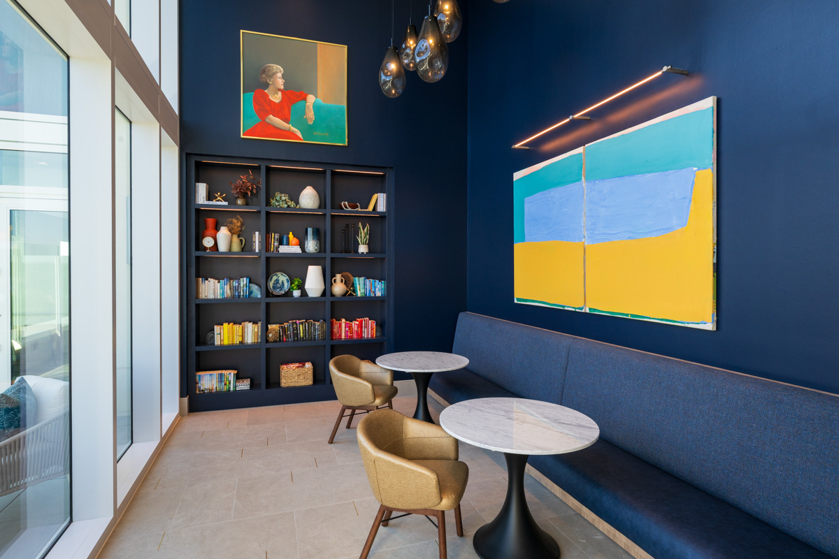 タペストリー　　　　　　　811 Lacquered Walls in Ivory | Phillip Jeffries
