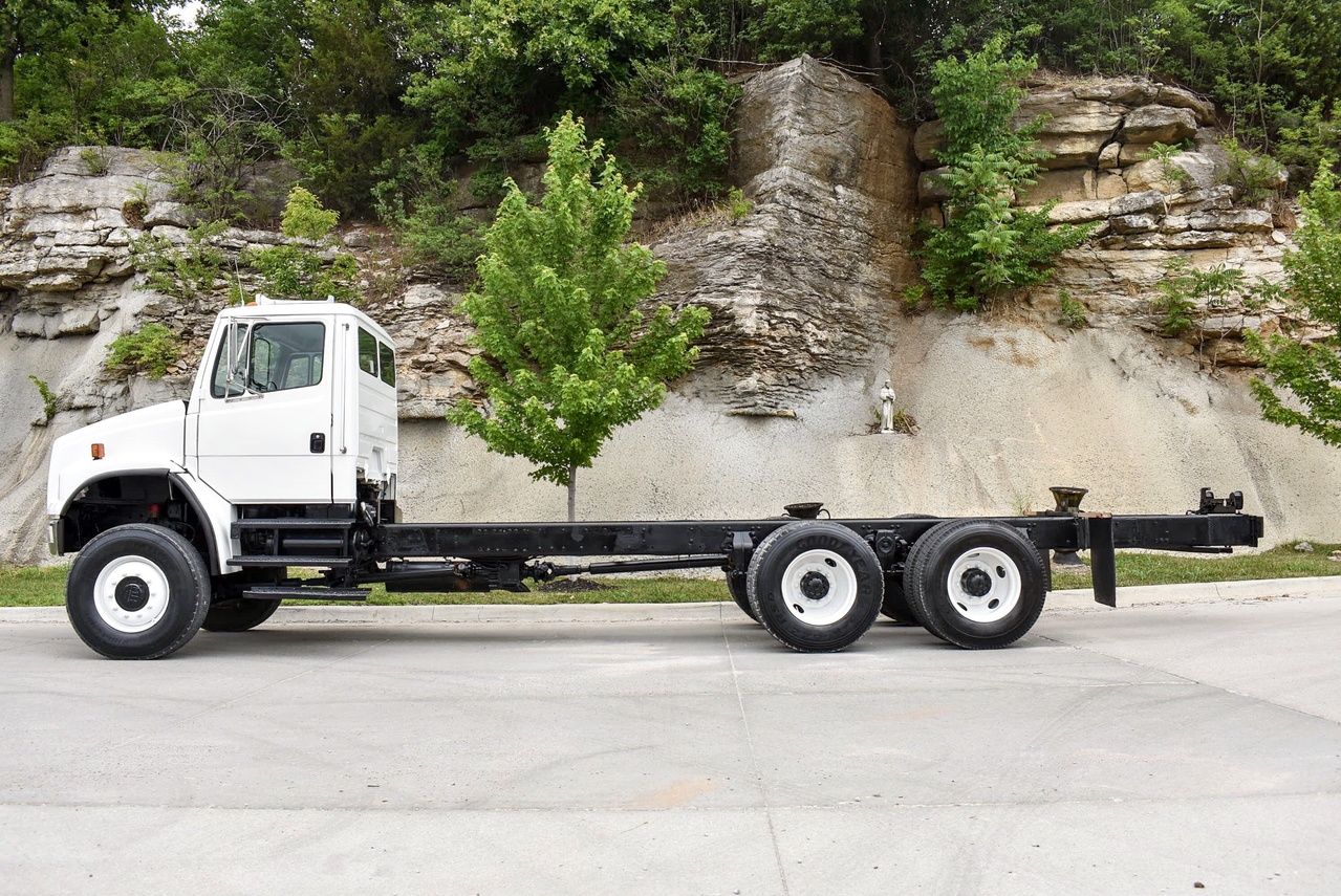 4HM89794 (UF-14522) 2004 Freightliner FL80 6x6 C&C 103.