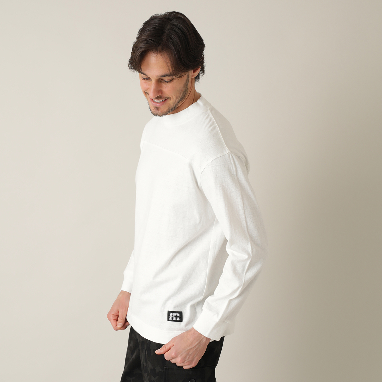 バックプリント長袖モックネック(MENS)