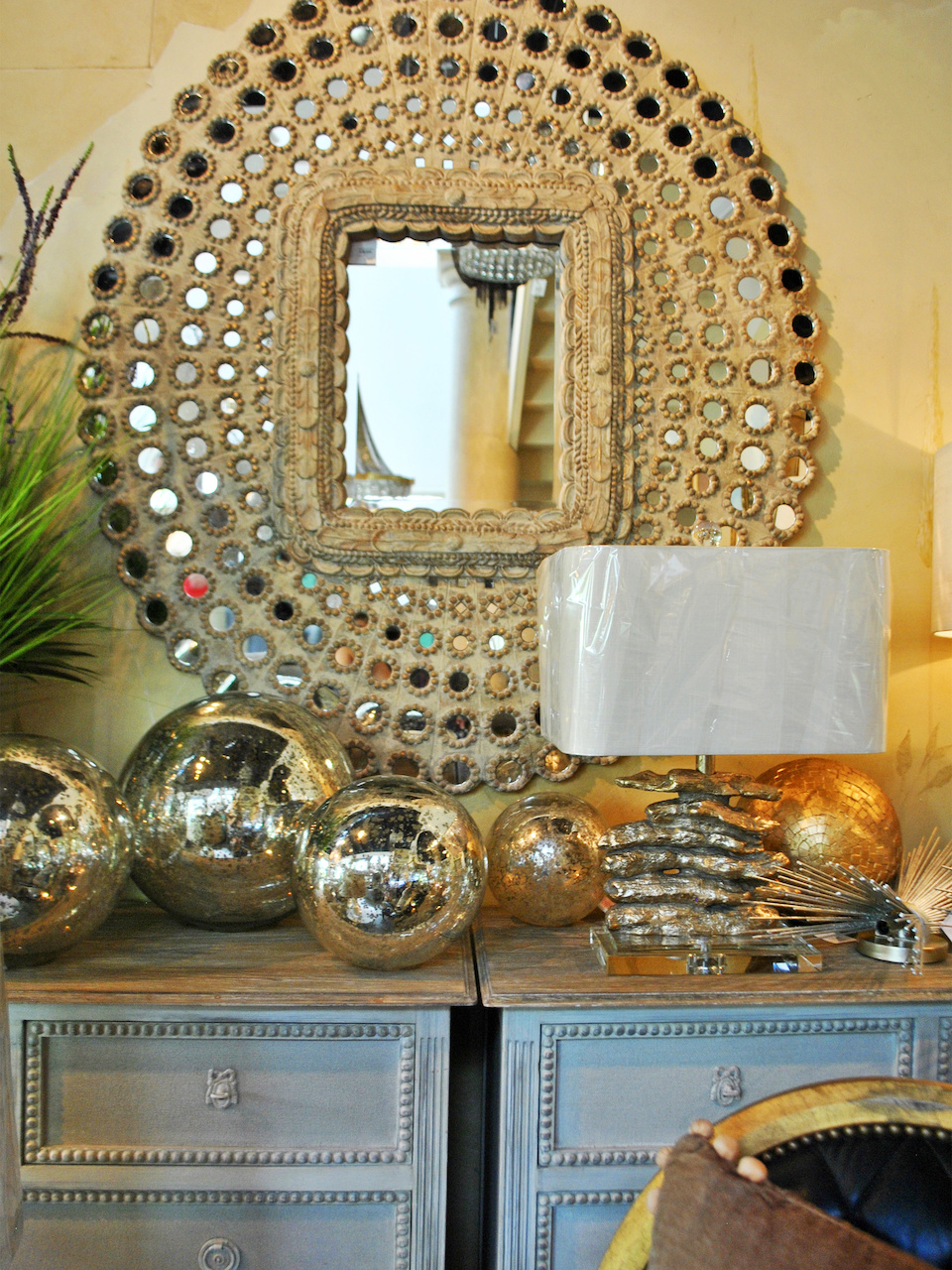 Mirrors, metallics and mercury accessories reflect the light and brighten any space. Mirrors, metallics and mercury accessories reflect the light and brighten any space.