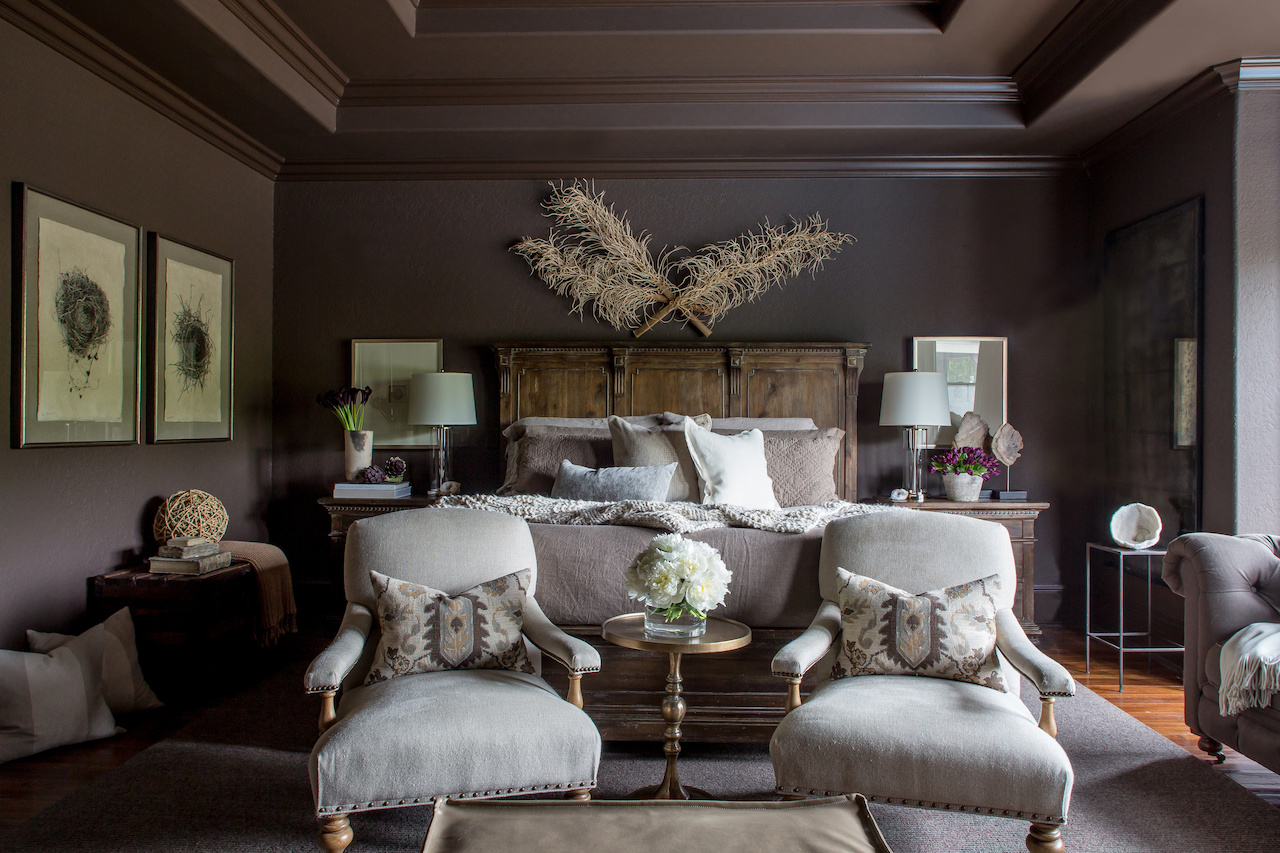 Beautiful natural elements and dark walls combine for a true retreat. Beautiful natural elements and dark walls combine for a true retreat.