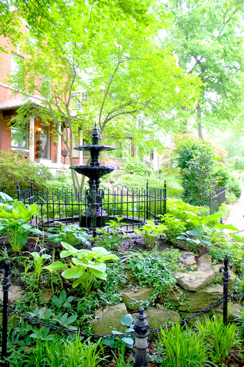 The fountain at the center of Floral Terrace walking old louisville