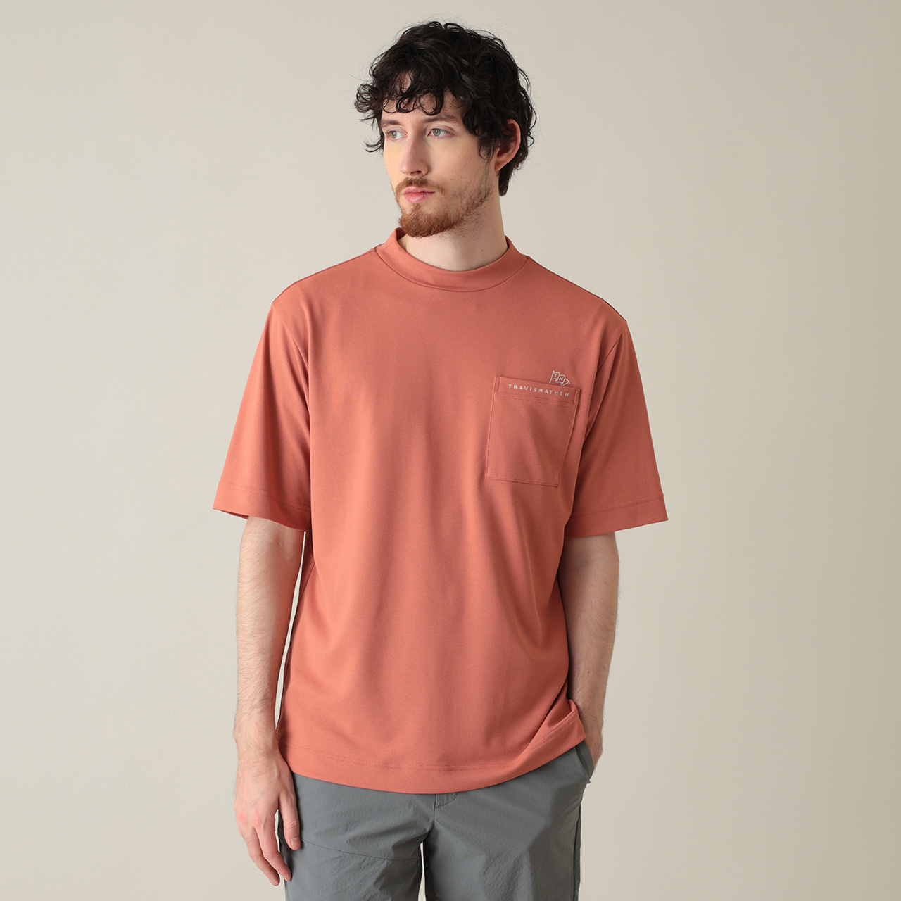 半袖バックプリントリラックスモックネック(MENS)