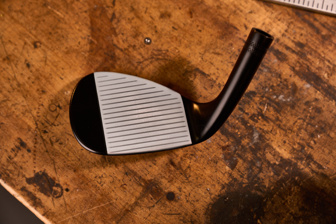 [온라인 단독] 오퍼스 플래티넘 크래프츠맨 컬렉션 웨지: 해머드 블랙