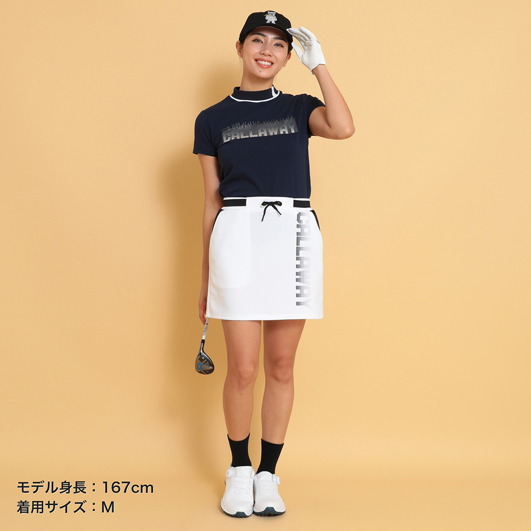 メタリックロゴ半袖モックネックシャツ (WOMENS)