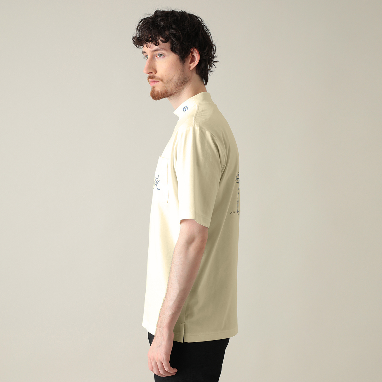 カラット®半袖バックプリントリラックスモックネック(MENS)