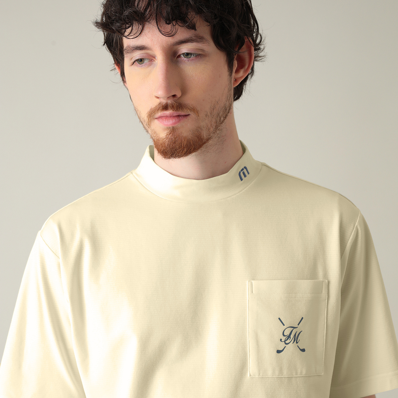 カラット®半袖バックプリントリラックスモックネック(MENS)