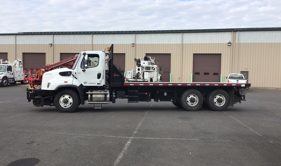HeavyDuty HiRail Flatbed Truck Rental Custom Truck One Source