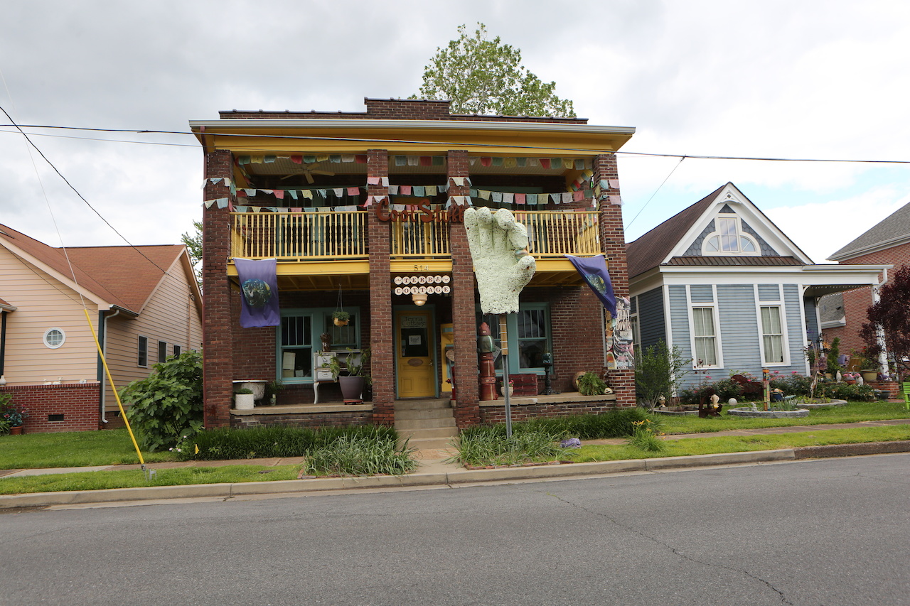 This is a conversation-worthy home in Paducah's Lowertown Arts District. This is a conversation-worthy home in Paducah's Lowertown Arts District.