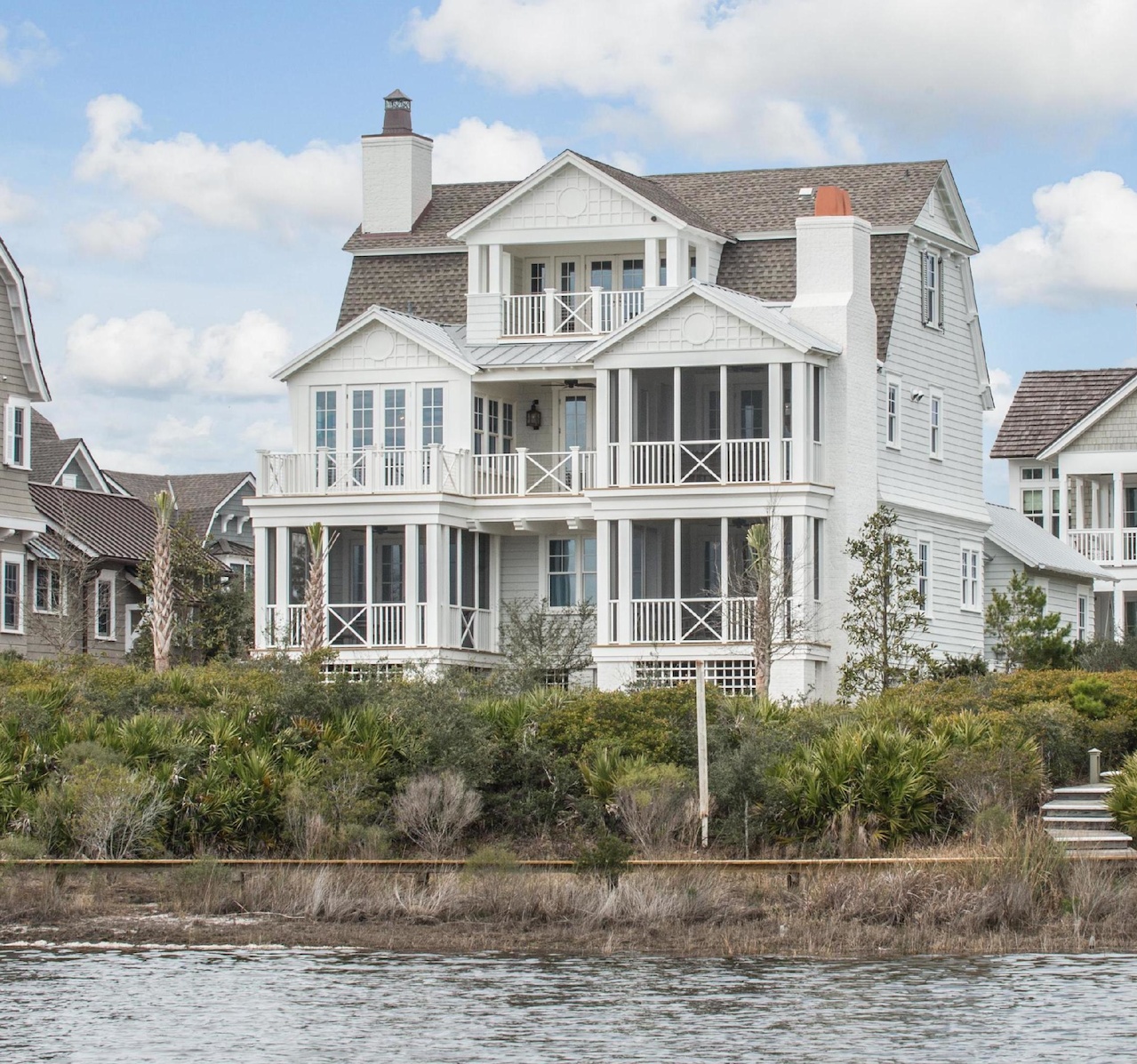 The back of the home features lush, natural landscaping. The back of the home features lush, natural landscaping.