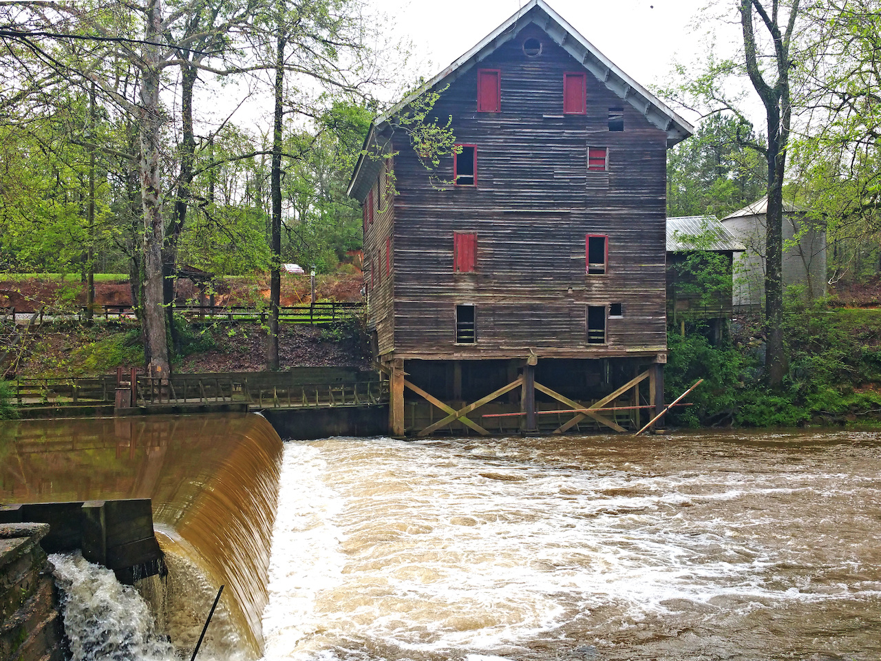 The Kymulga Grist Mill is part of this scenic enclave and was in operation until recently. The Kymulga Grist Mill is part of this scenic enclave and was in operation until recently.
