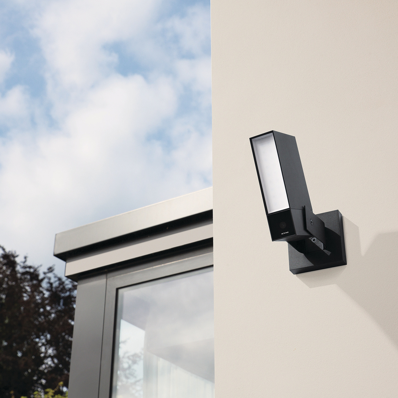 Netatmo smart outdoor camera with siren