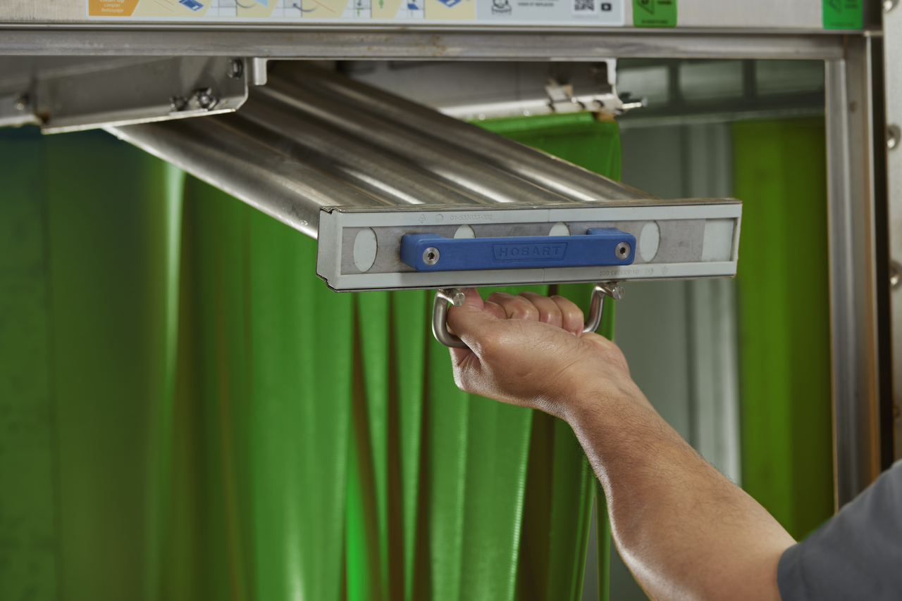 FT2000 Dishwasher Life-Style_WashArm-Upper wHand(2) .png