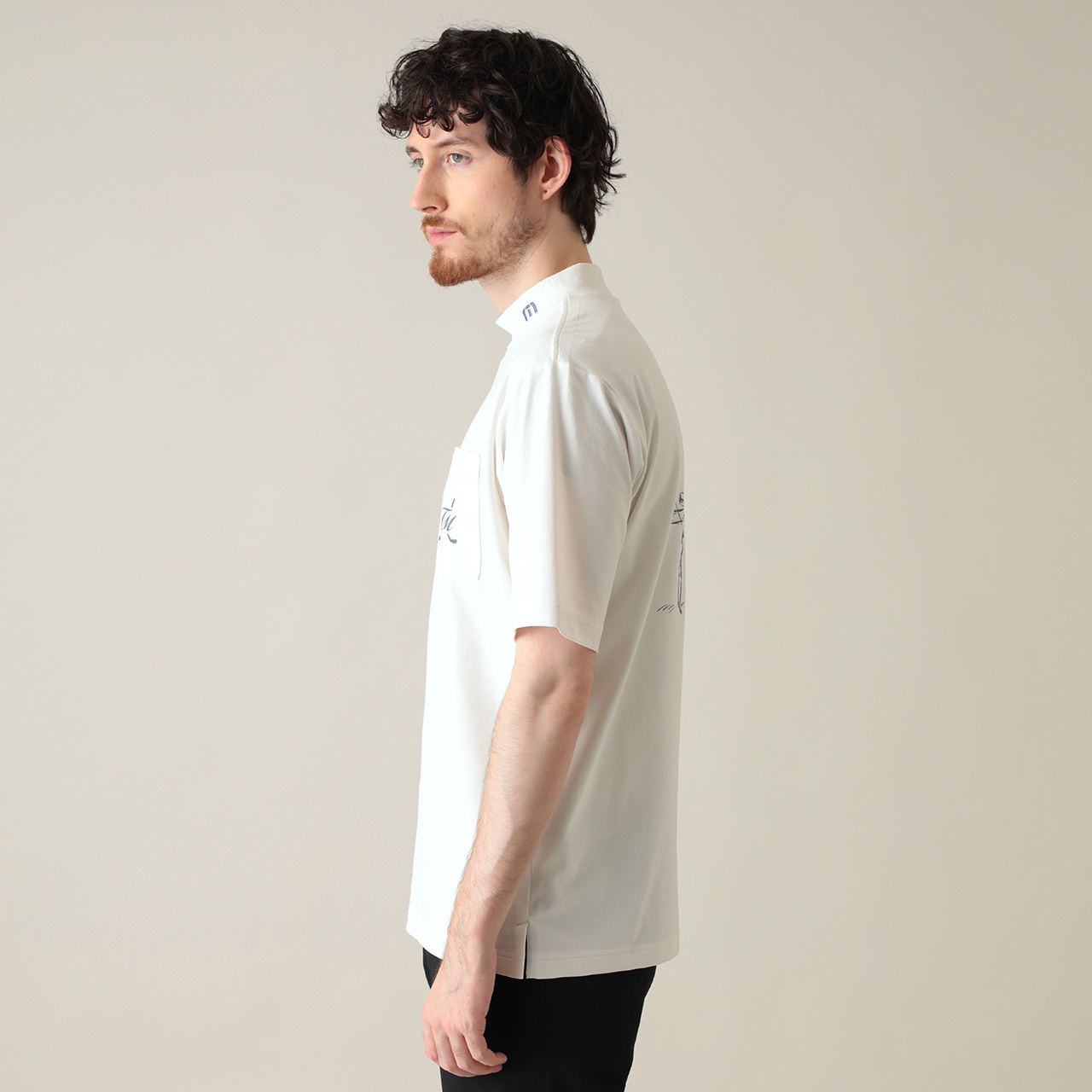 カラット®半袖バックプリントリラックスモックネック(MENS)