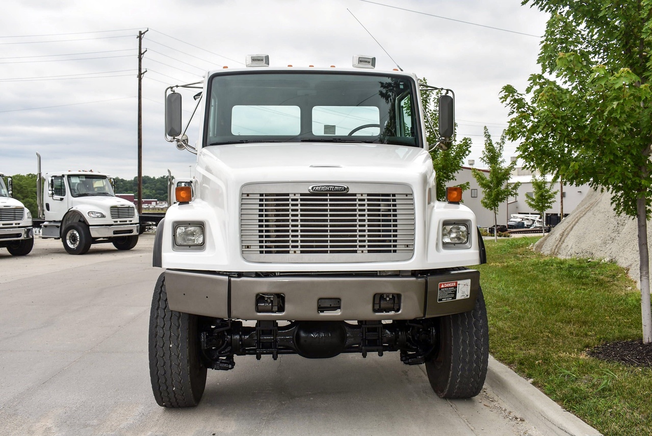 4HM89794 (UF-14522) 2004 Freightliner FL80 6x6 C&C 107.