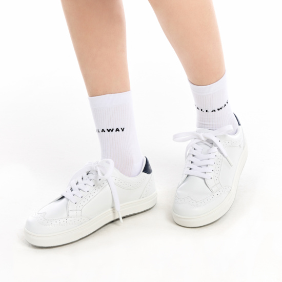 여성 클래식 윙팁 스파이크리스 골프화